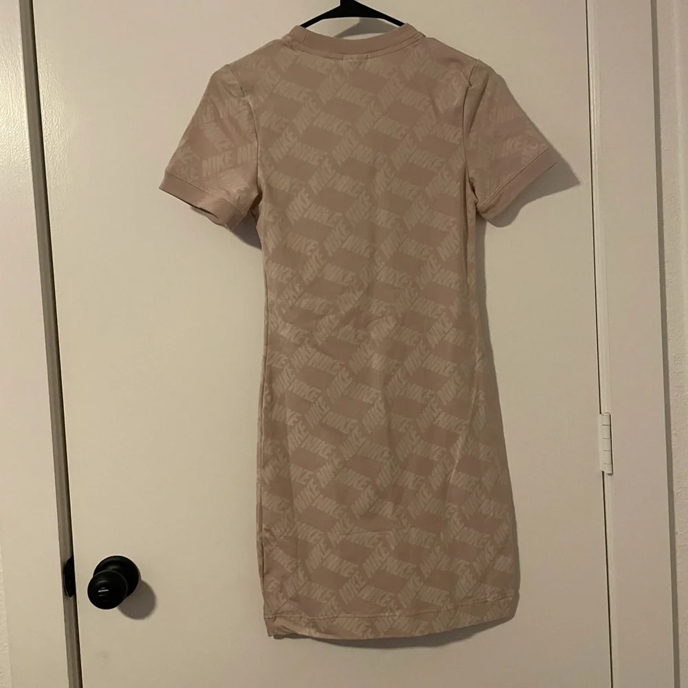 Nike dress - Picture 3 of 4